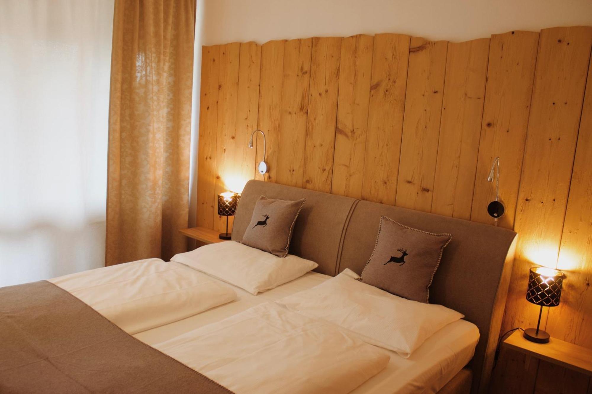 Hotel Garni - Chiemsee-Pension-Seebruck Seeon-Seebruck Exterior foto